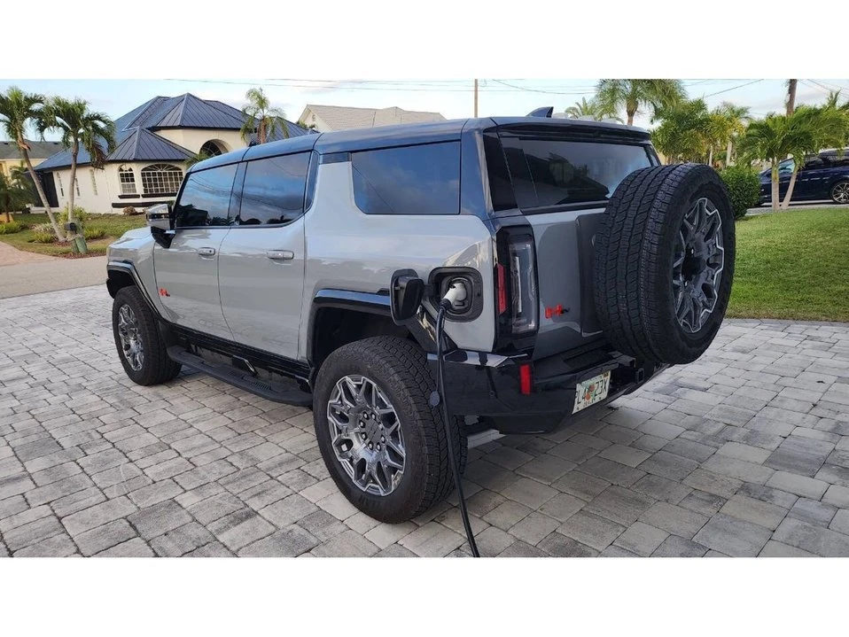 2025 GMC Hummer EV - Image 6 of 6