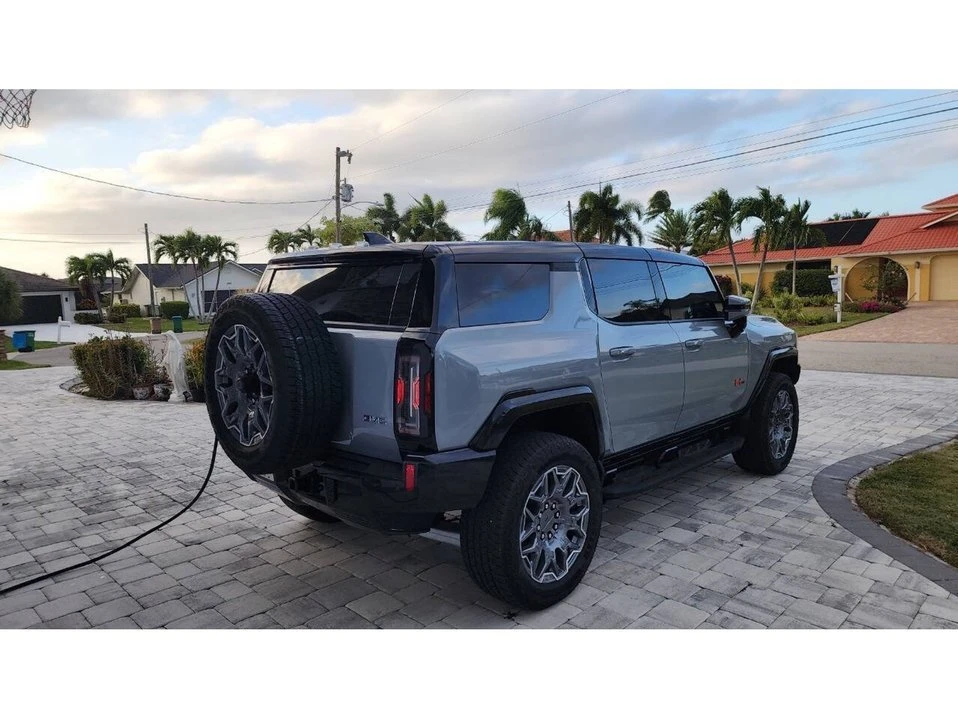 2025 GMC Hummer EV - Image 5 of 6
