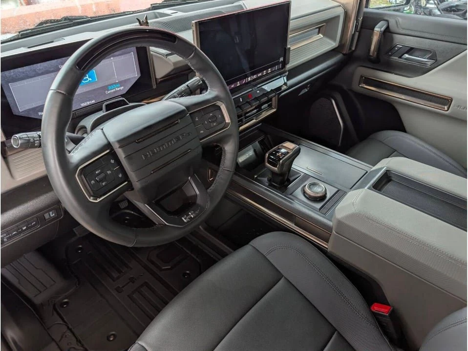 2025 GMC Hummer EV - Image 17 of 20