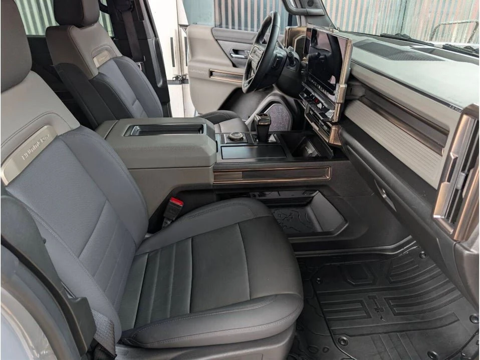 2025 GMC Hummer EV - Image 18 of 20
