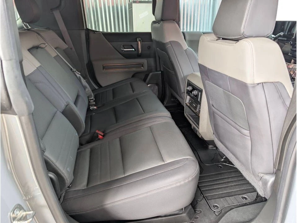 2025 GMC Hummer EV - Image 14 of 20
