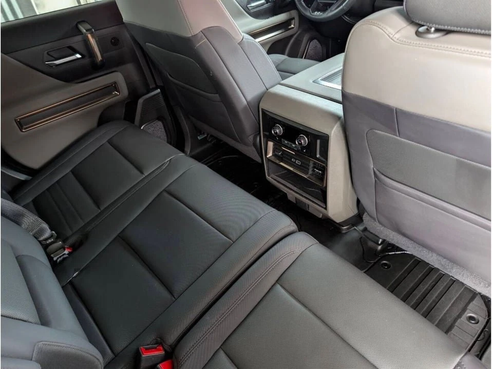 2025 GMC Hummer EV - Image 15 of 20
