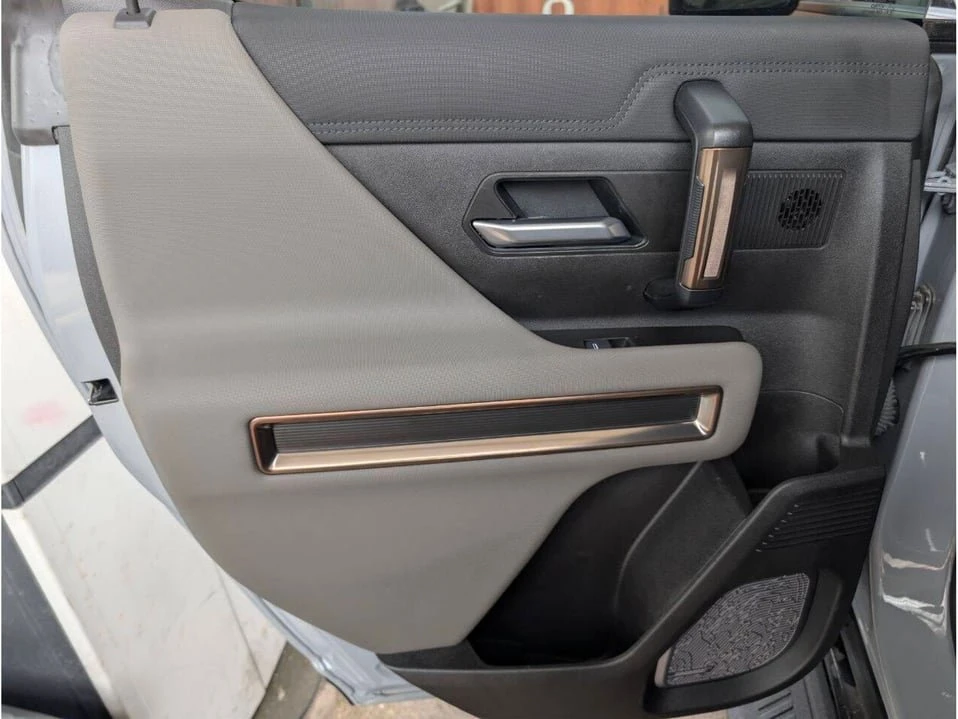 2025 GMC Hummer EV - Image 8 of 20
