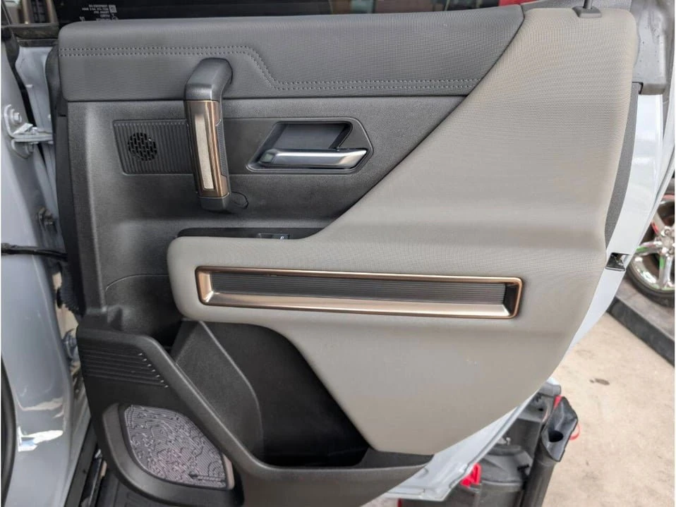 2025 GMC Hummer EV - Image 9 of 20