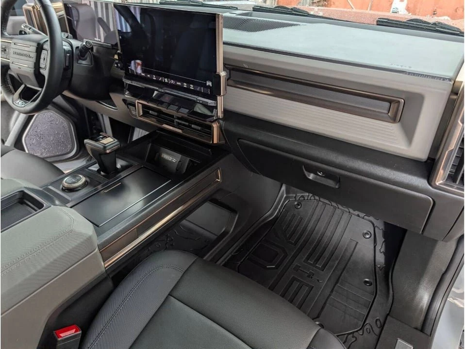 2025 GMC Hummer EV - Image 19 of 20