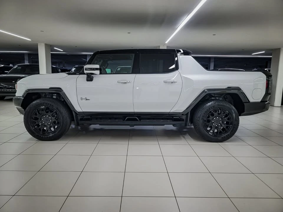 2025 GMC Hummer EV - Image 7 of 20