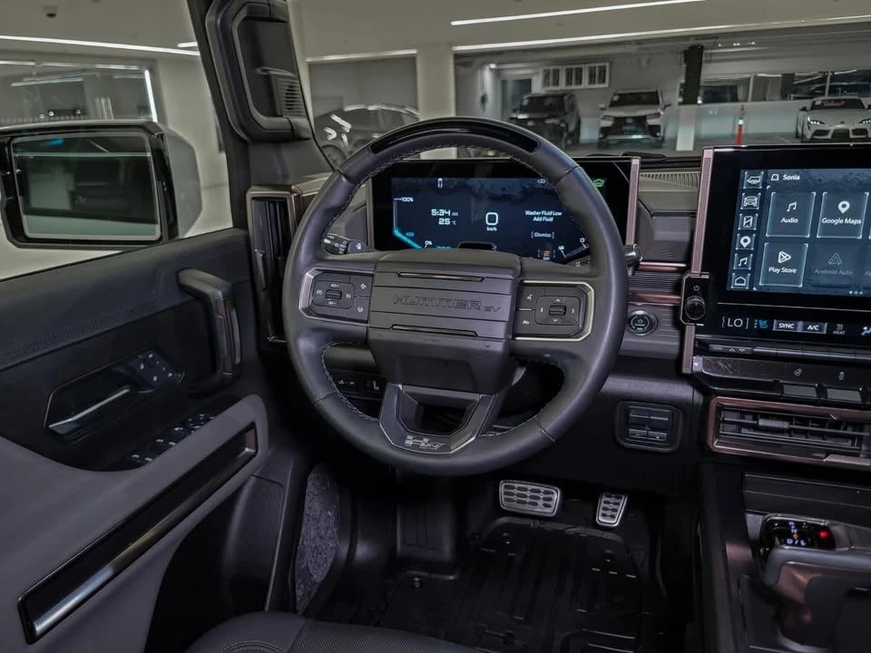 2025 GMC Hummer EV - Image 10 of 20