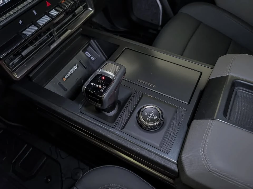 2025 GMC Hummer EV - Image 14 of 20