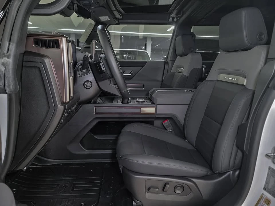 2025 GMC Hummer EV - Image 9 of 20