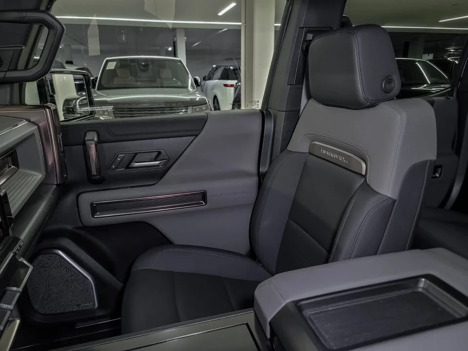 2025 GMC Hummer EV - Image 16 of 20