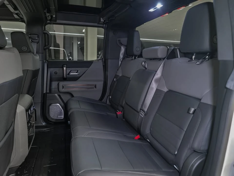 2025 GMC Hummer EV - Image 17 of 20