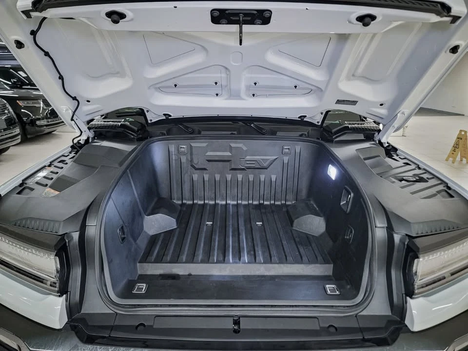 2025 GMC Hummer EV - Image 19 of 20