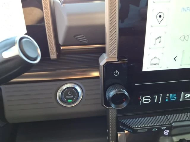 2025 GMC Hummer EV - Image 12 of 12