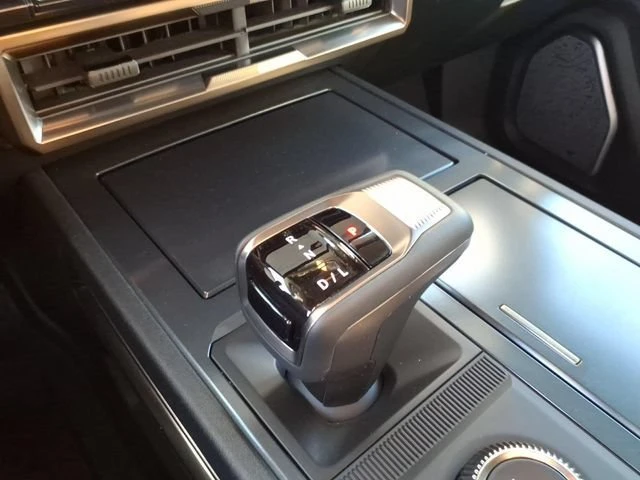 2025 GMC Hummer EV - Image 11 of 12