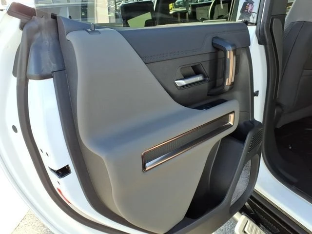2025 GMC Hummer EV - Image 6 of 12