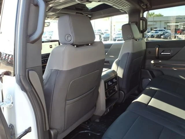 2025 GMC Hummer EV - Image 5 of 12