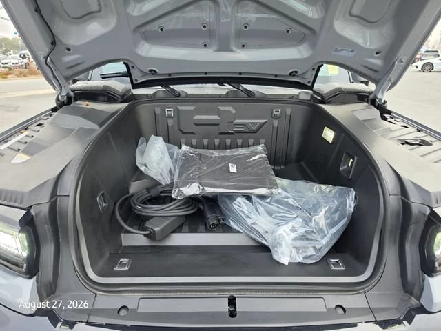 2025 GMC Hummer EV - Image 18 of 20