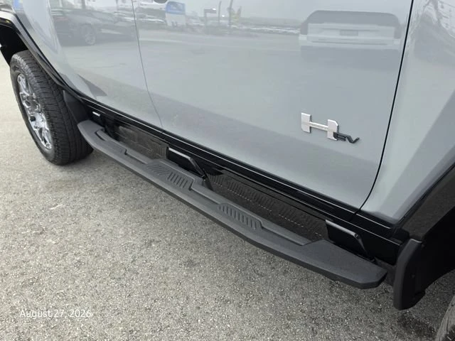 2025 GMC Hummer EV - Image 9 of 20