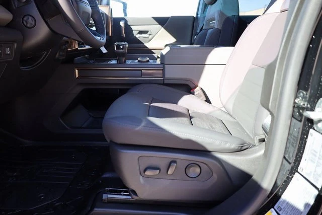 2025 GMC Hummer EV - Image 11 of 20