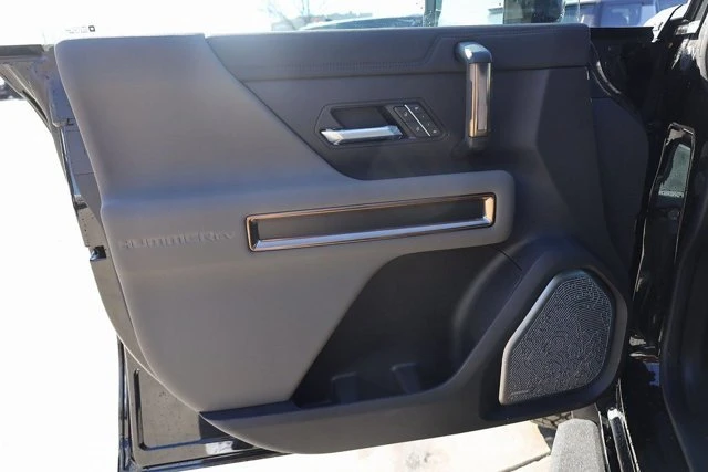 2025 GMC Hummer EV - Image 10 of 20