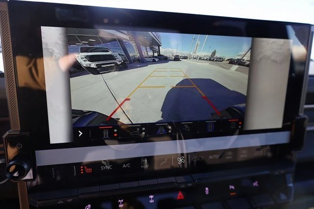 2025 GMC Hummer EV - Image 16 of 20