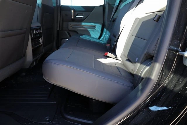 2025 GMC Hummer EV - Image 18 of 20