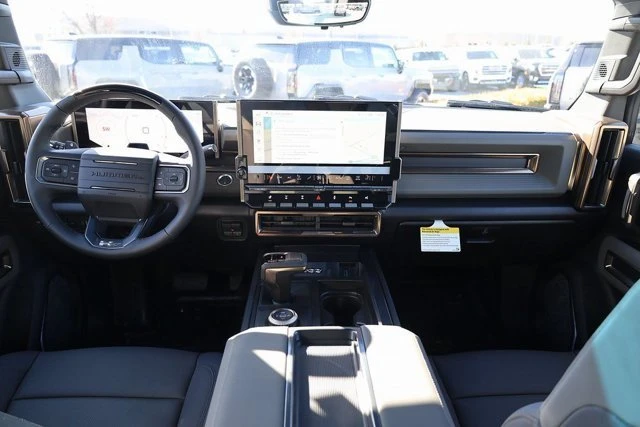 2025 GMC Hummer EV - Image 19 of 20
