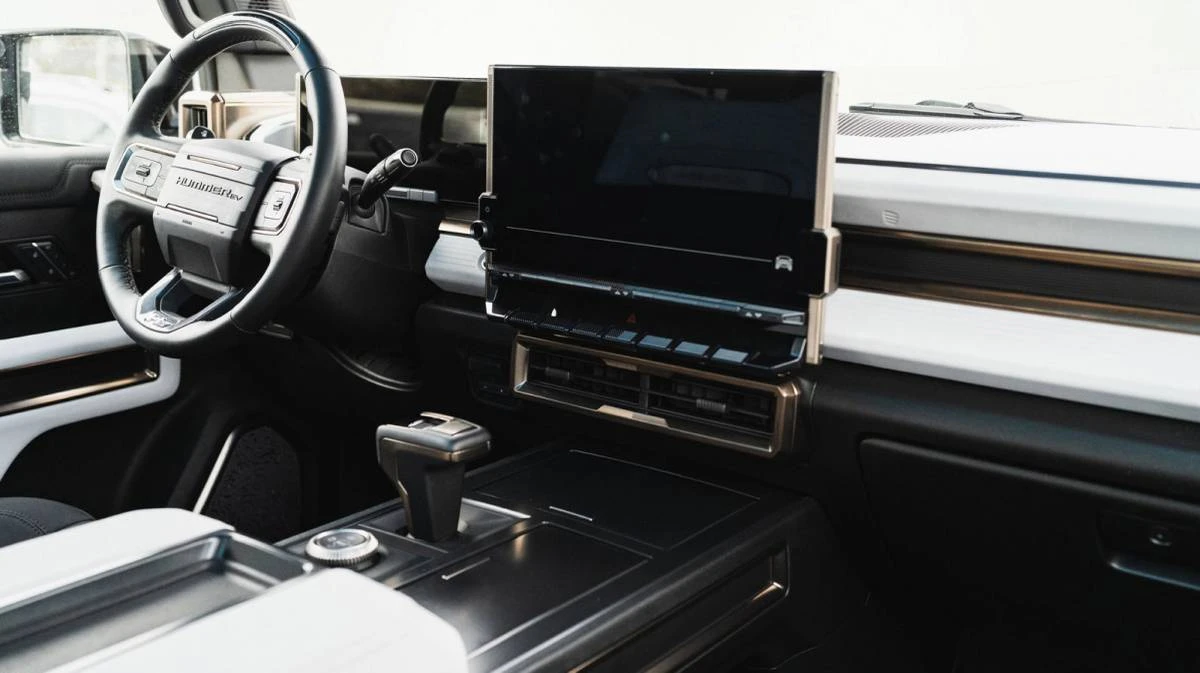 2025 GMC Hummer EV - Image 6 of 7