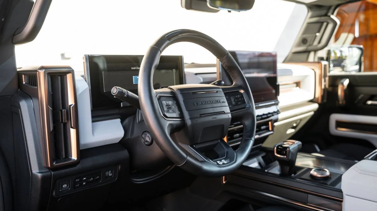 2025 GMC Hummer EV - Image 5 of 7