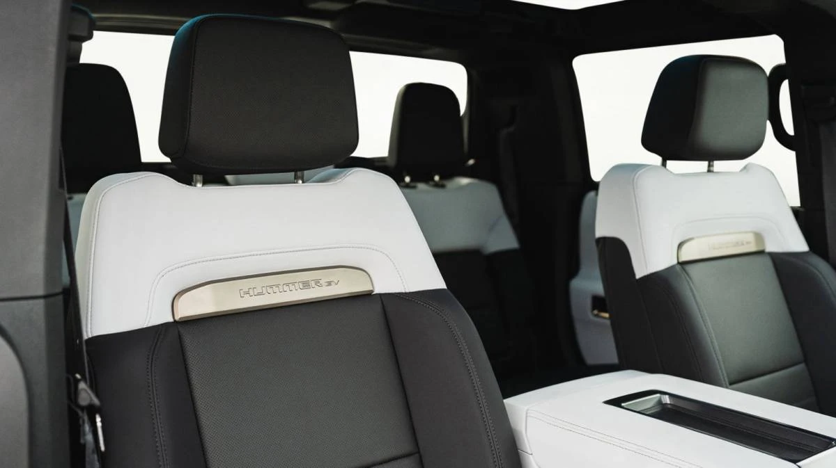 2025 GMC Hummer EV - Image 7 of 7