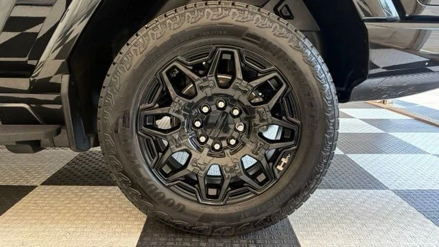 2025 GMC Hummer EV - Image 11 of 20