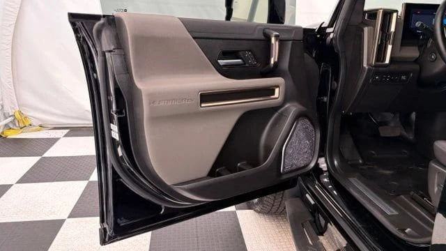 2025 GMC Hummer EV - Image 14 of 20