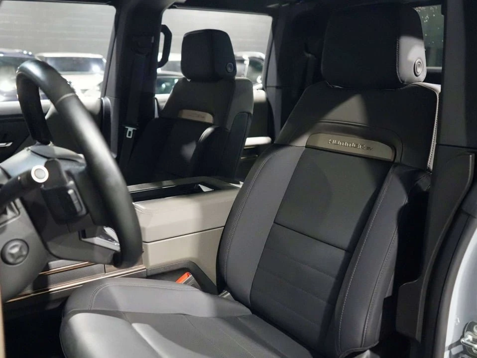 2025 GMC Hummer EV - Image 9 of 20