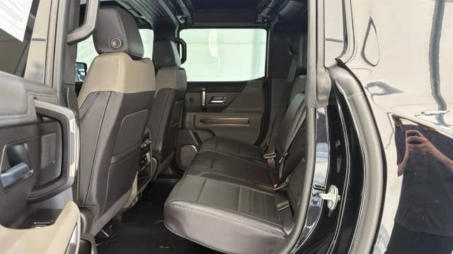 2025 GMC Hummer EV - Image 16 of 20