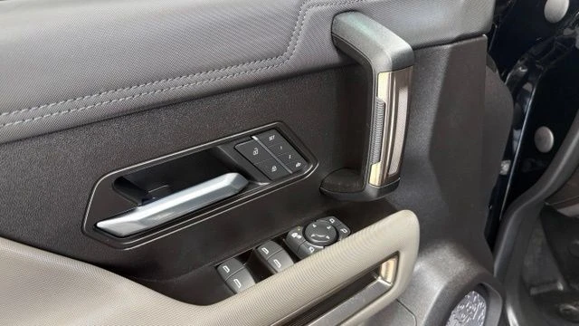 2025 GMC Hummer EV - Image 15 of 20