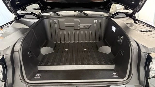 2025 GMC Hummer EV - Image 9 of 20