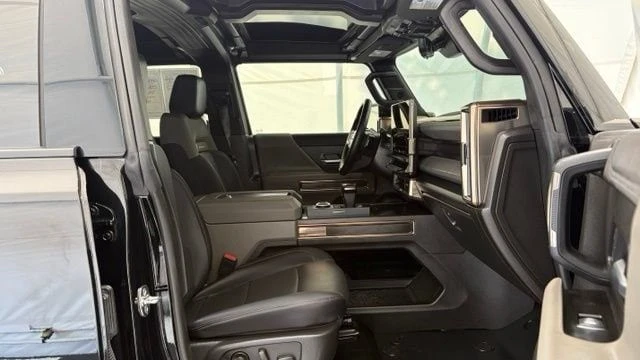2025 GMC Hummer EV - Image 19 of 20
