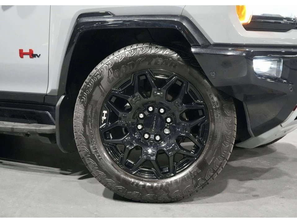 2025 GMC Hummer EV - Image 4 of 20