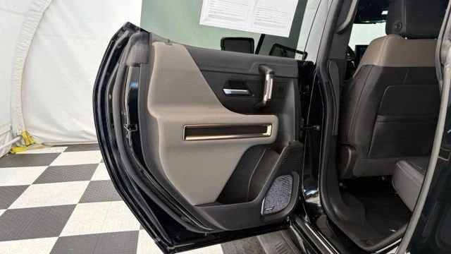 2025 GMC Hummer EV - Image 17 of 20