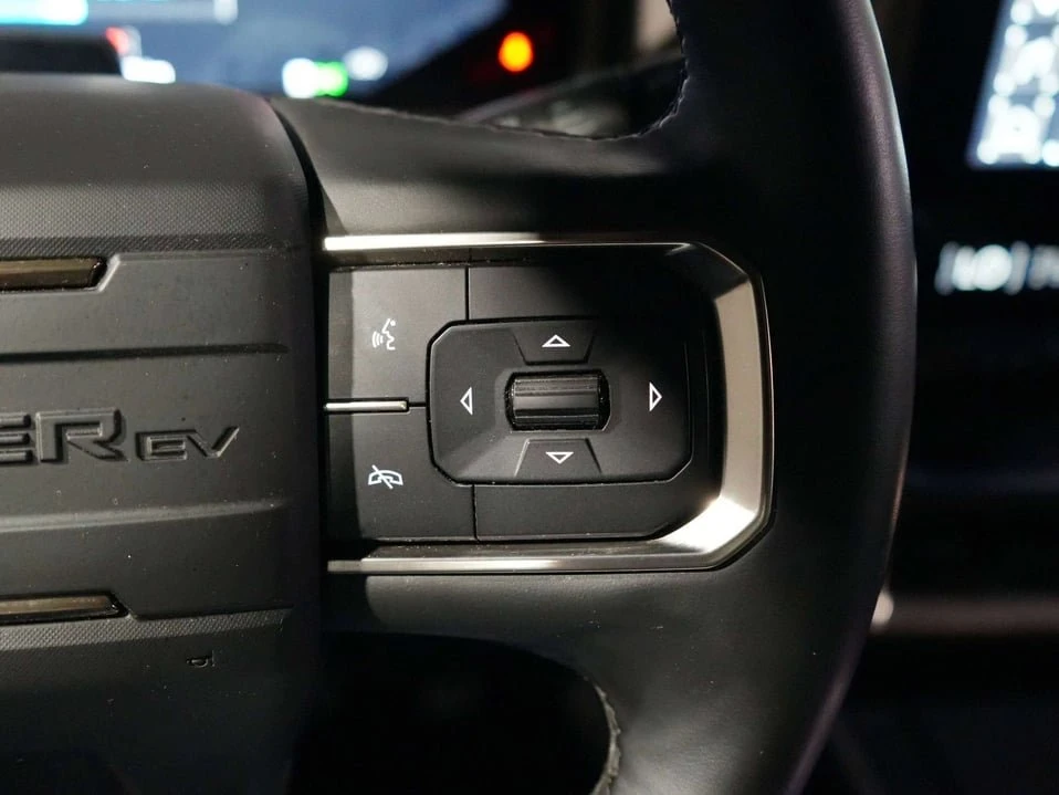 2025 GMC Hummer EV - Image 14 of 20