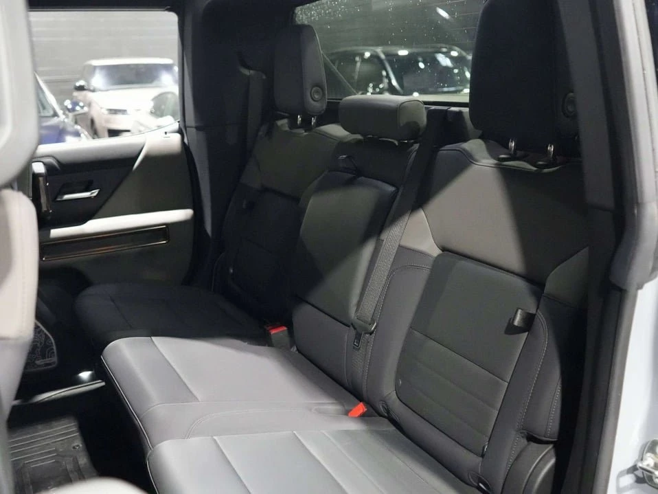 2025 GMC Hummer EV - Image 11 of 20