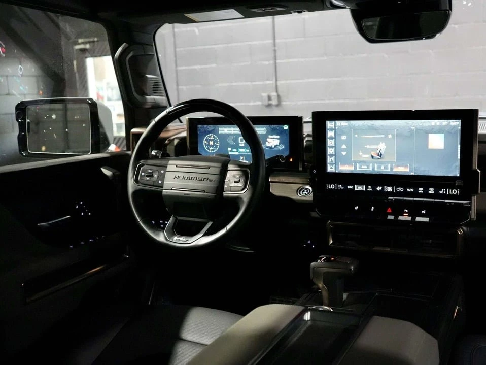 2025 GMC Hummer EV - Image 8 of 20