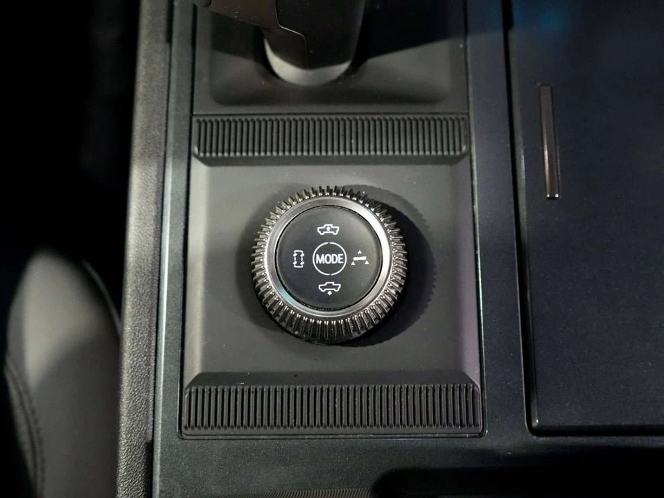 2025 GMC Hummer EV - Image 18 of 20