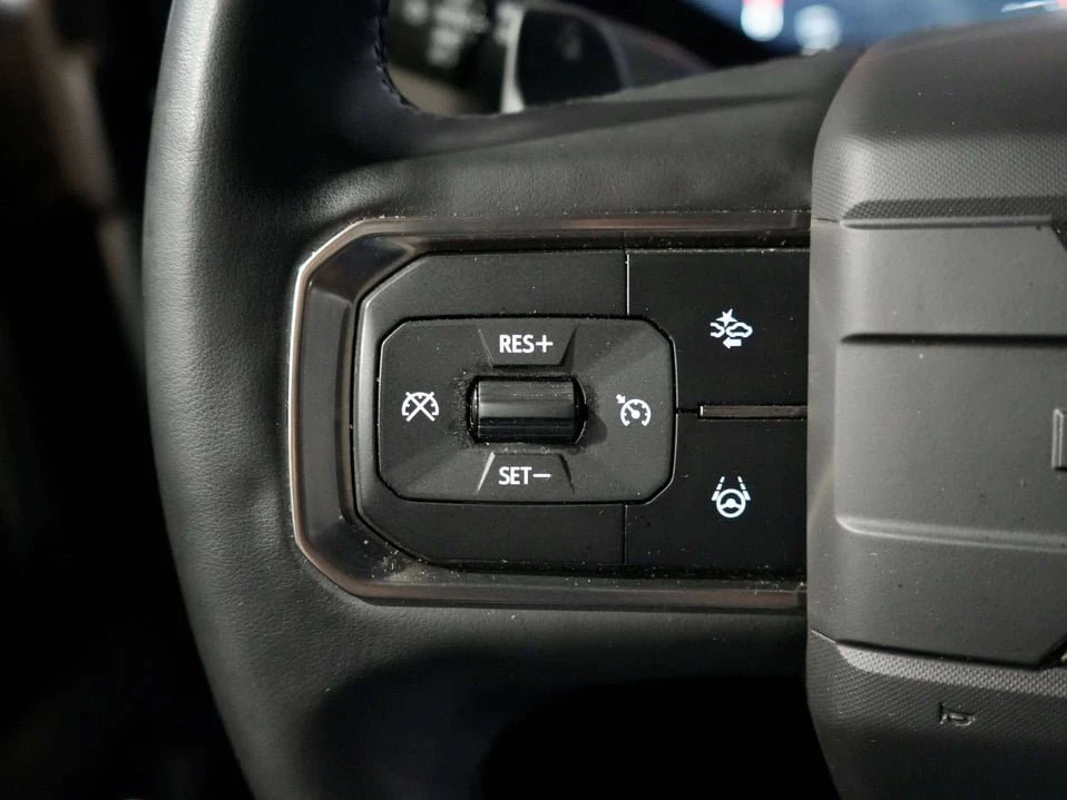 2025 GMC Hummer EV - Image 15 of 20