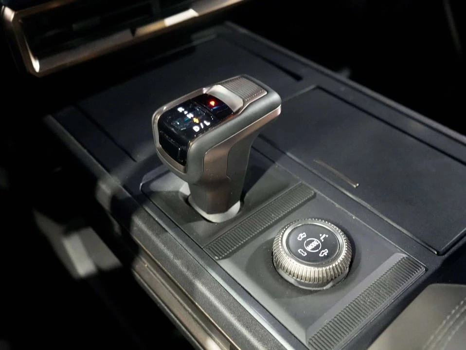 2025 GMC Hummer EV - Image 17 of 20