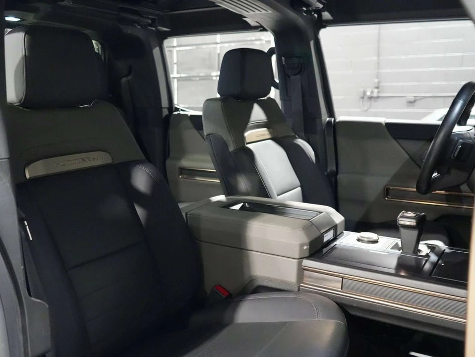 2025 GMC Hummer EV - Image 10 of 20