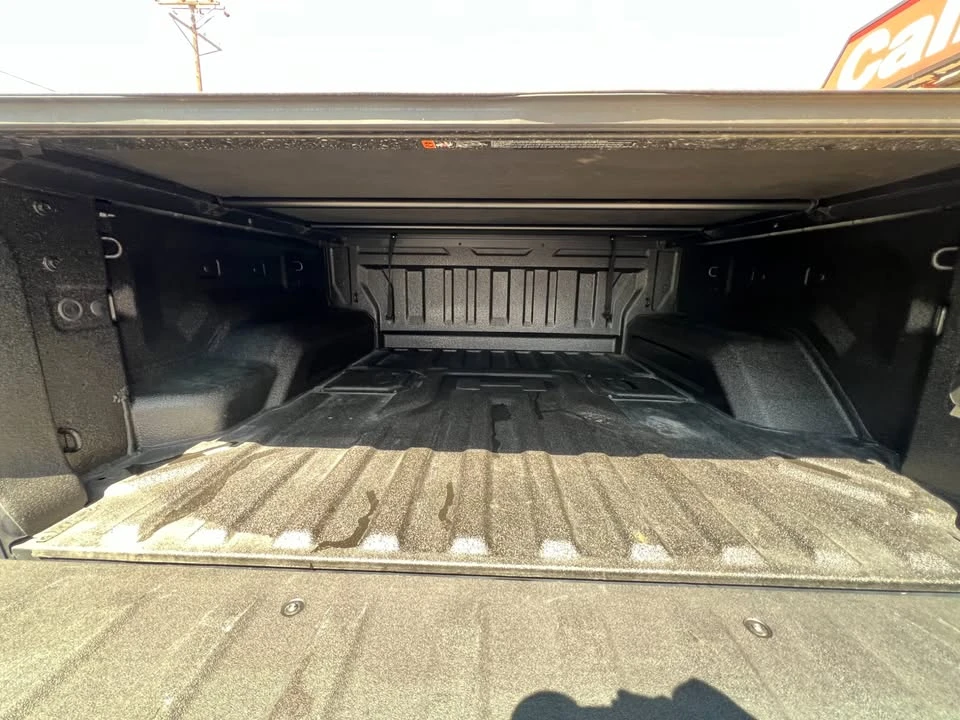 2025 GMC Hummer EV - Image 16 of 20