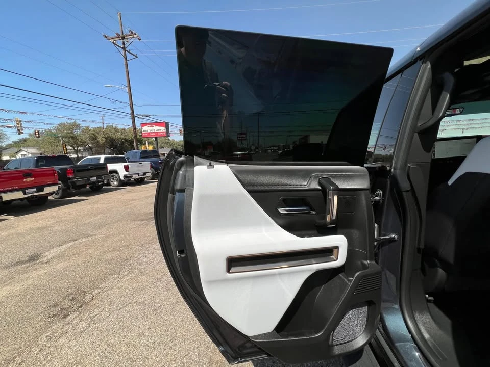 2025 GMC Hummer EV - Image 13 of 20