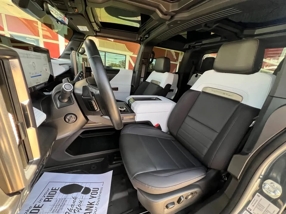 2025 GMC Hummer EV - Image 10 of 20