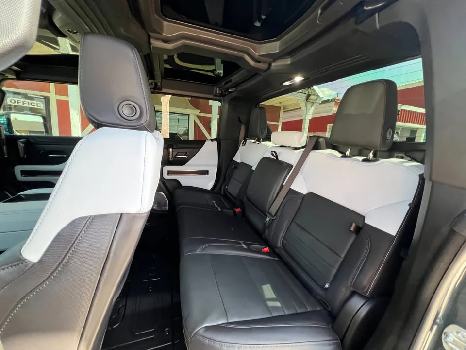 2025 GMC Hummer EV - Image 14 of 20